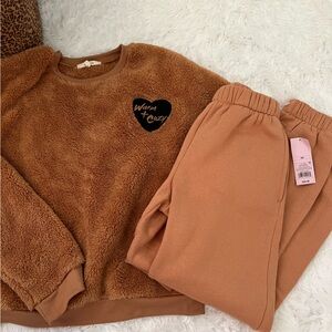 Warm and cozy beige sweater and sweats set